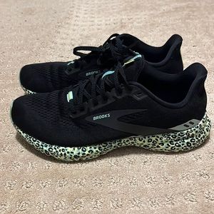Brooks Launch 8 sneakers